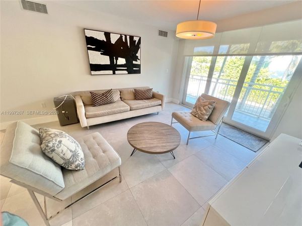 7832 Collins Ave , Unit 304, Miami Beach, FL 33141