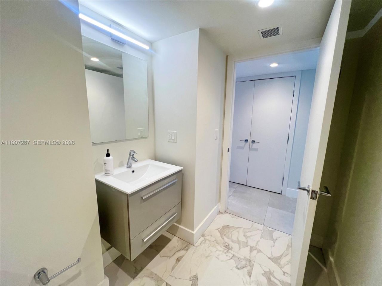 7832 Collins Ave, Unit 304, Miami Beach, FL 33141 Photo