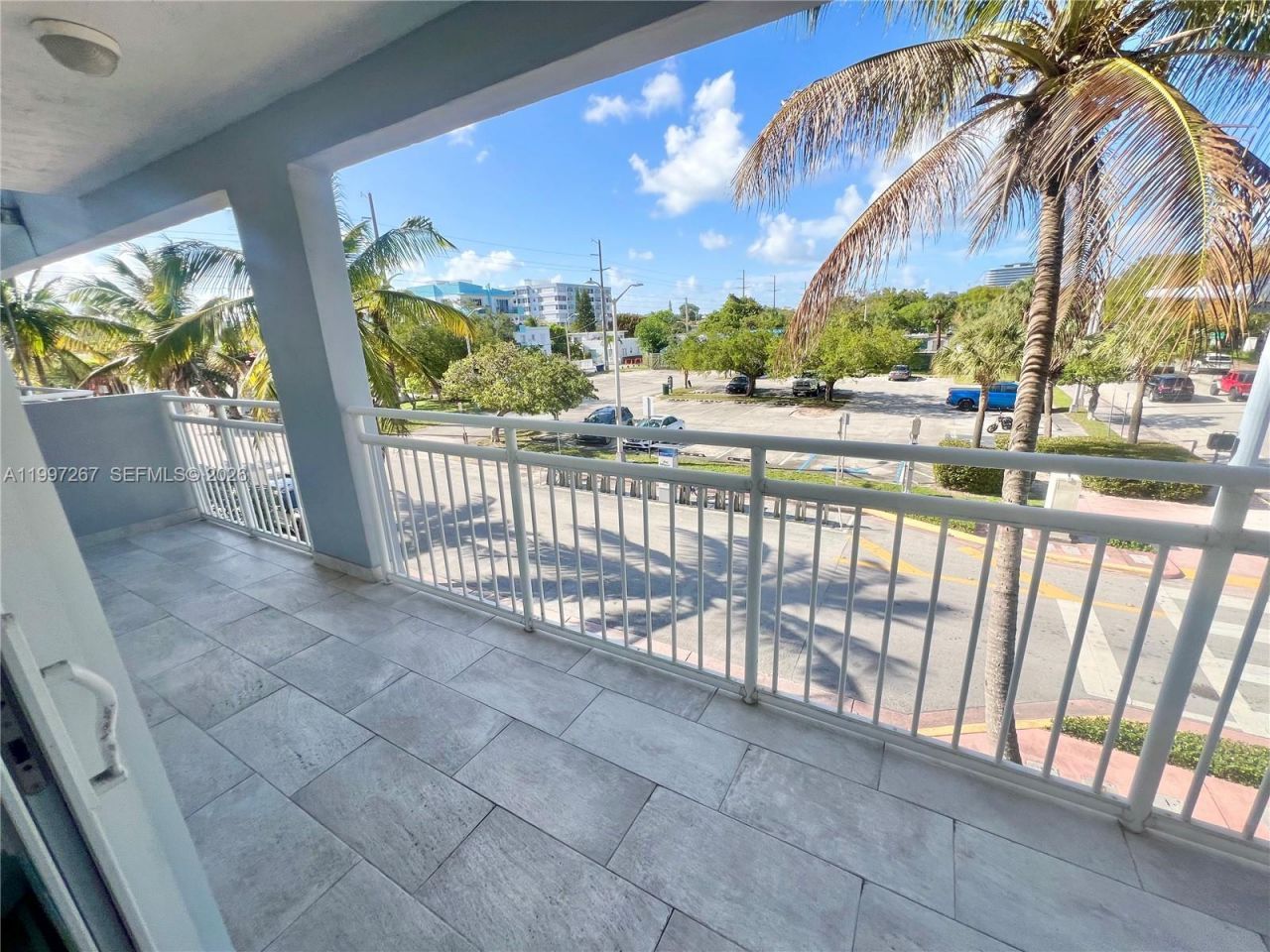 7832 Collins Ave, Unit 304, Miami Beach, FL 33141 Photo