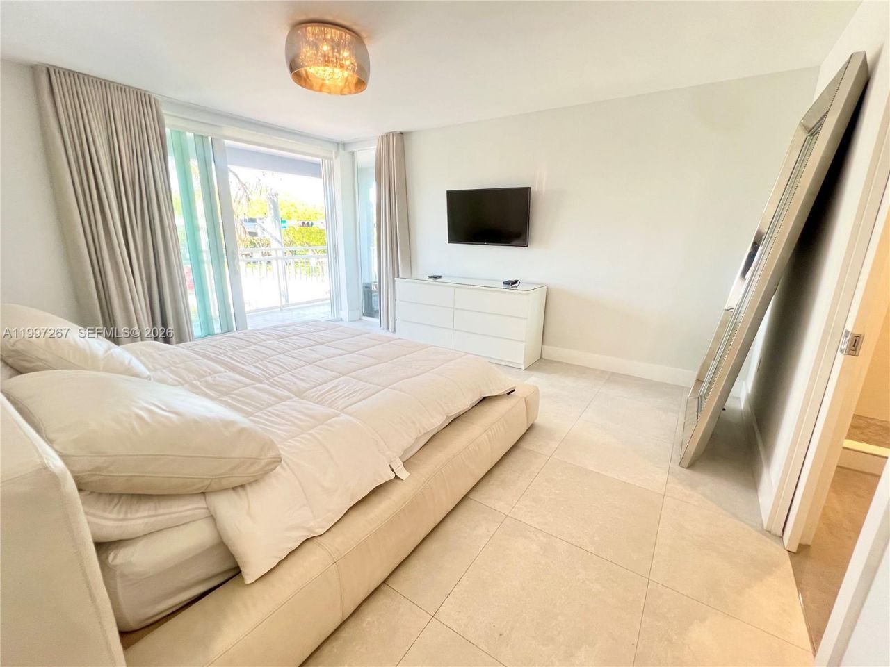 7832 Collins Ave, Unit 304, Miami Beach, FL 33141 Photo