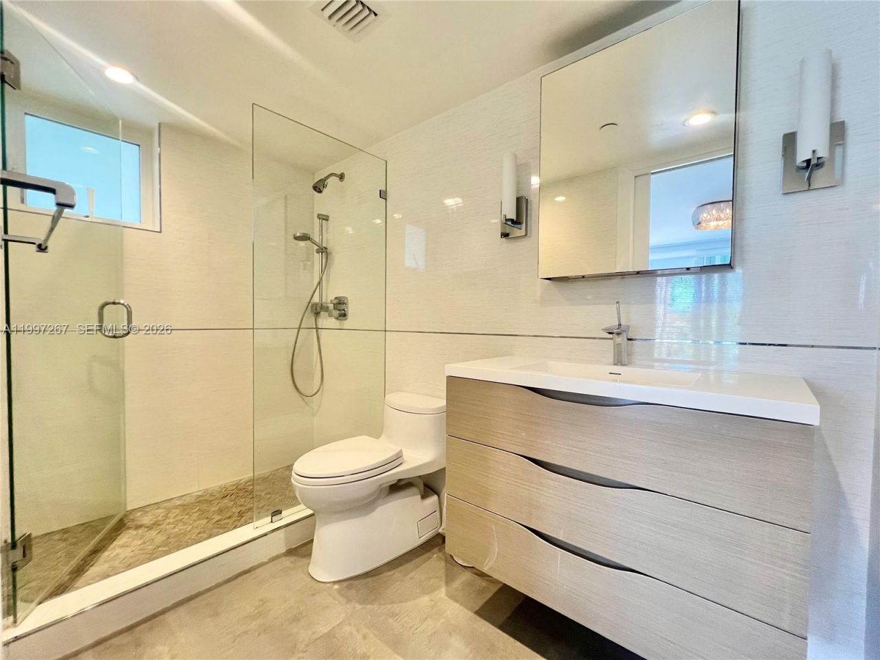 7832 Collins Ave, Unit 304, Miami Beach, FL 33141 Photo