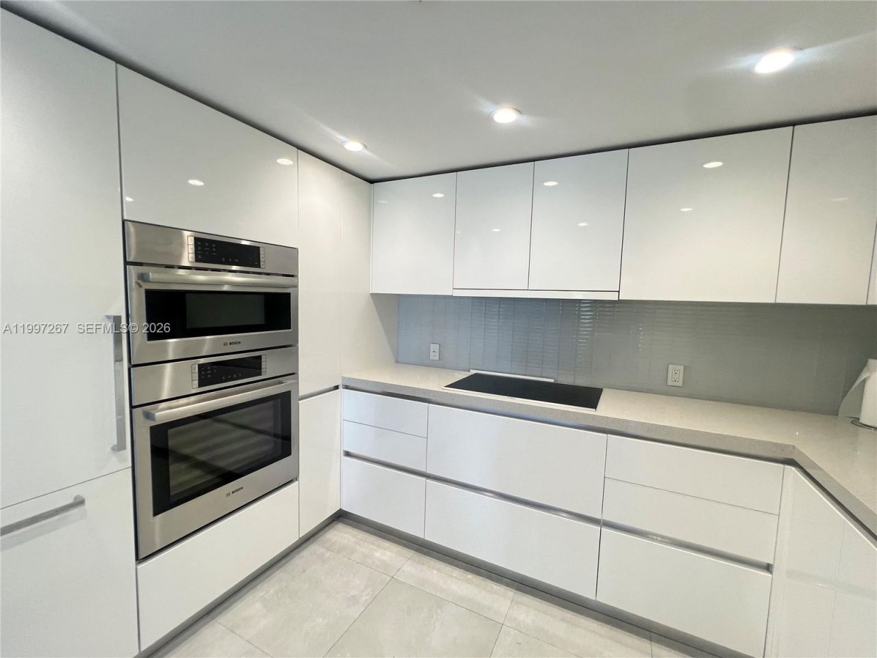 7832 Collins Ave, Unit 304, Miami Beach, FL 33141 Photo