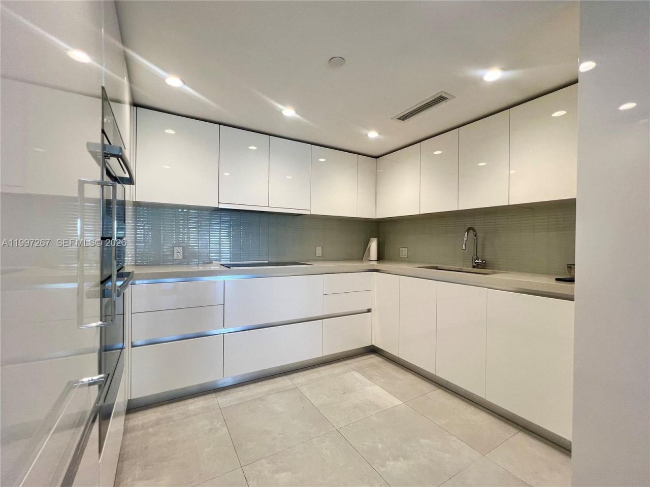7832 Collins Ave, Unit 304, Miami Beach, FL 33141 Photo