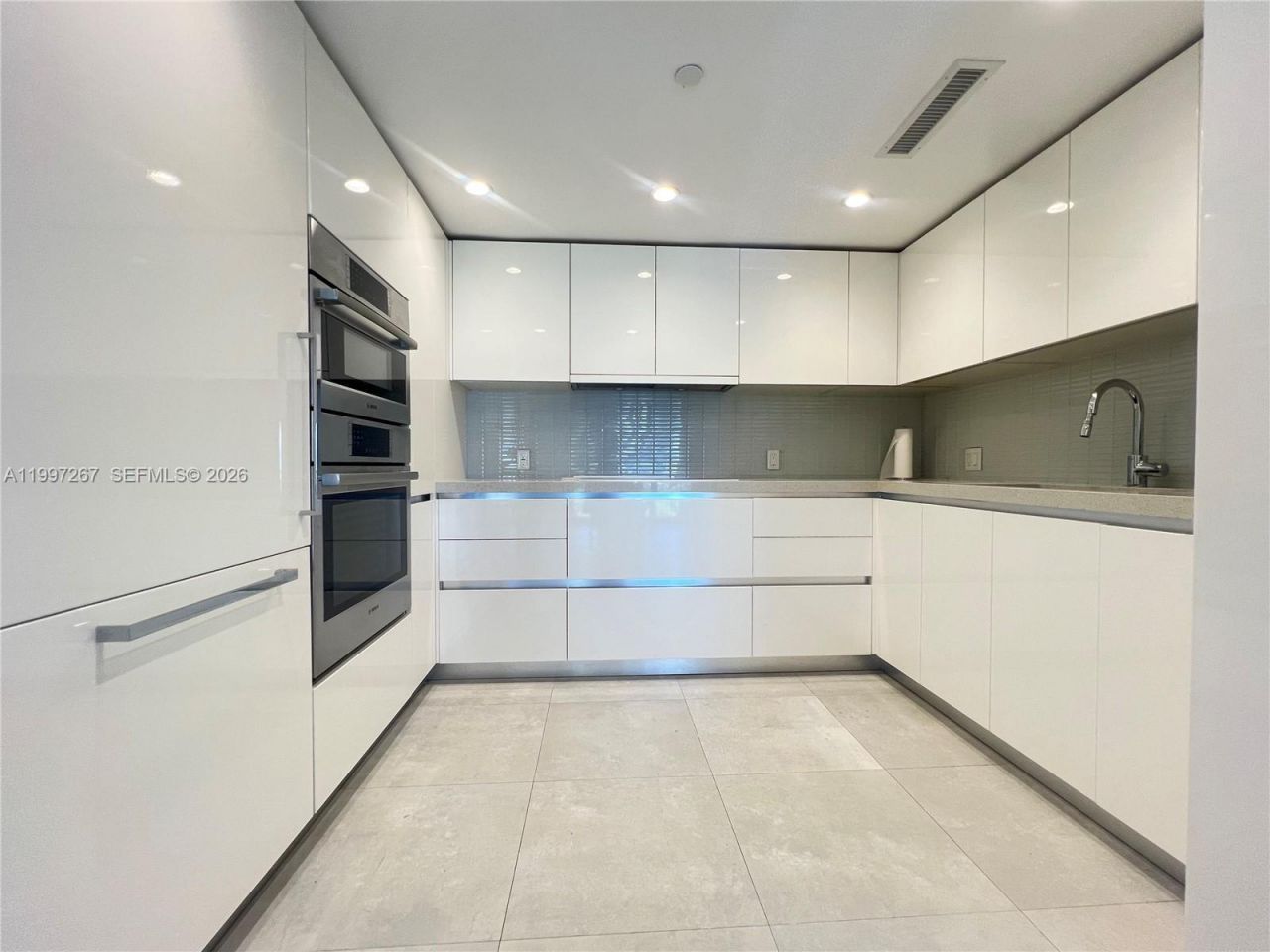 7832 Collins Ave, Unit 304, Miami Beach, FL 33141 Photo