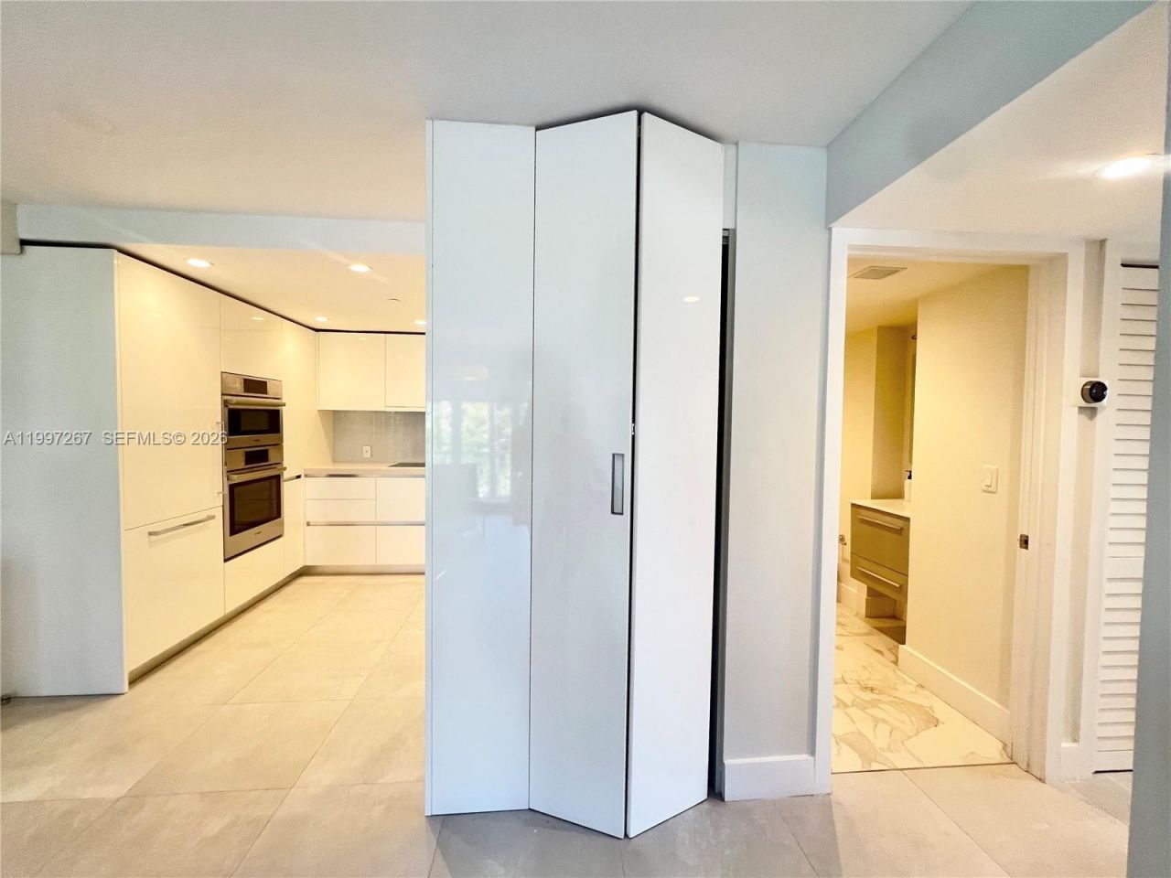 7832 Collins Ave, Unit 304, Miami Beach, FL 33141 Photo