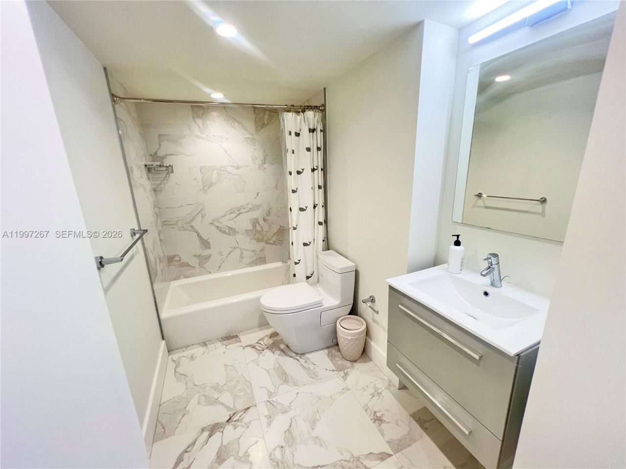 7832 Collins Ave, Unit 304, Miami Beach, FL 33141 Photo