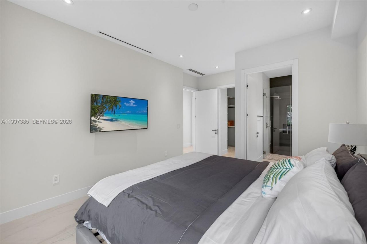 2757 NE 34 Street , Fort Lauderdale, FL 33306 Photo