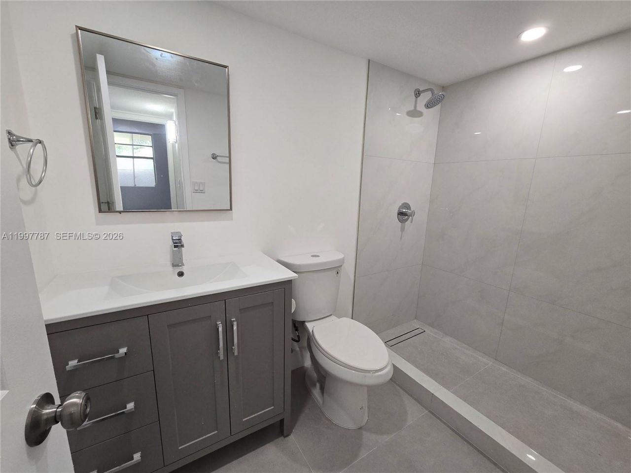 4550 NW 9th St, Unit 304E, Miami, FL 33126 Photo