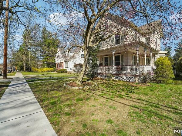 81 Park Avenue, ALLENDALE, NJ 07401