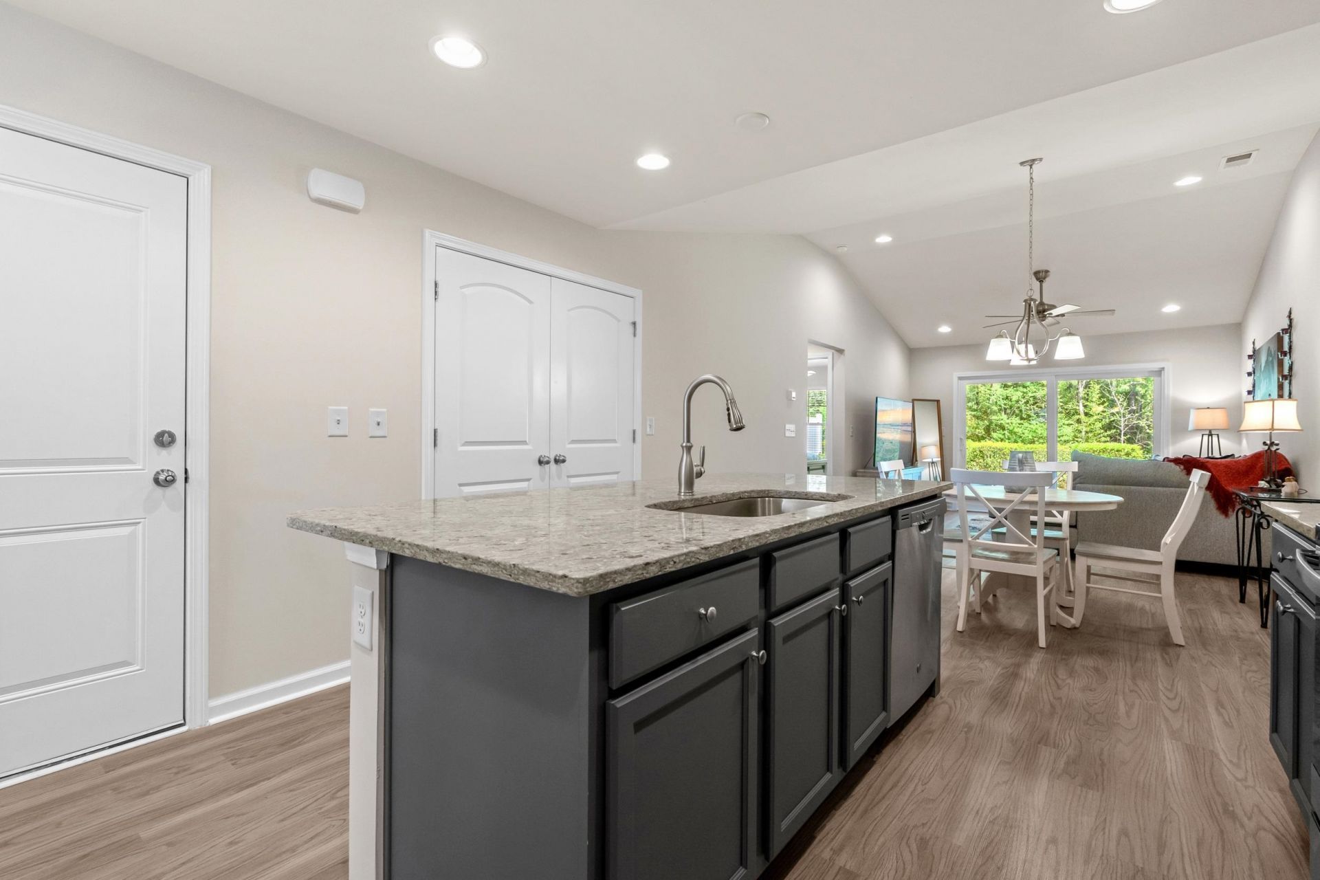 124 Machrie Loop Photo 10