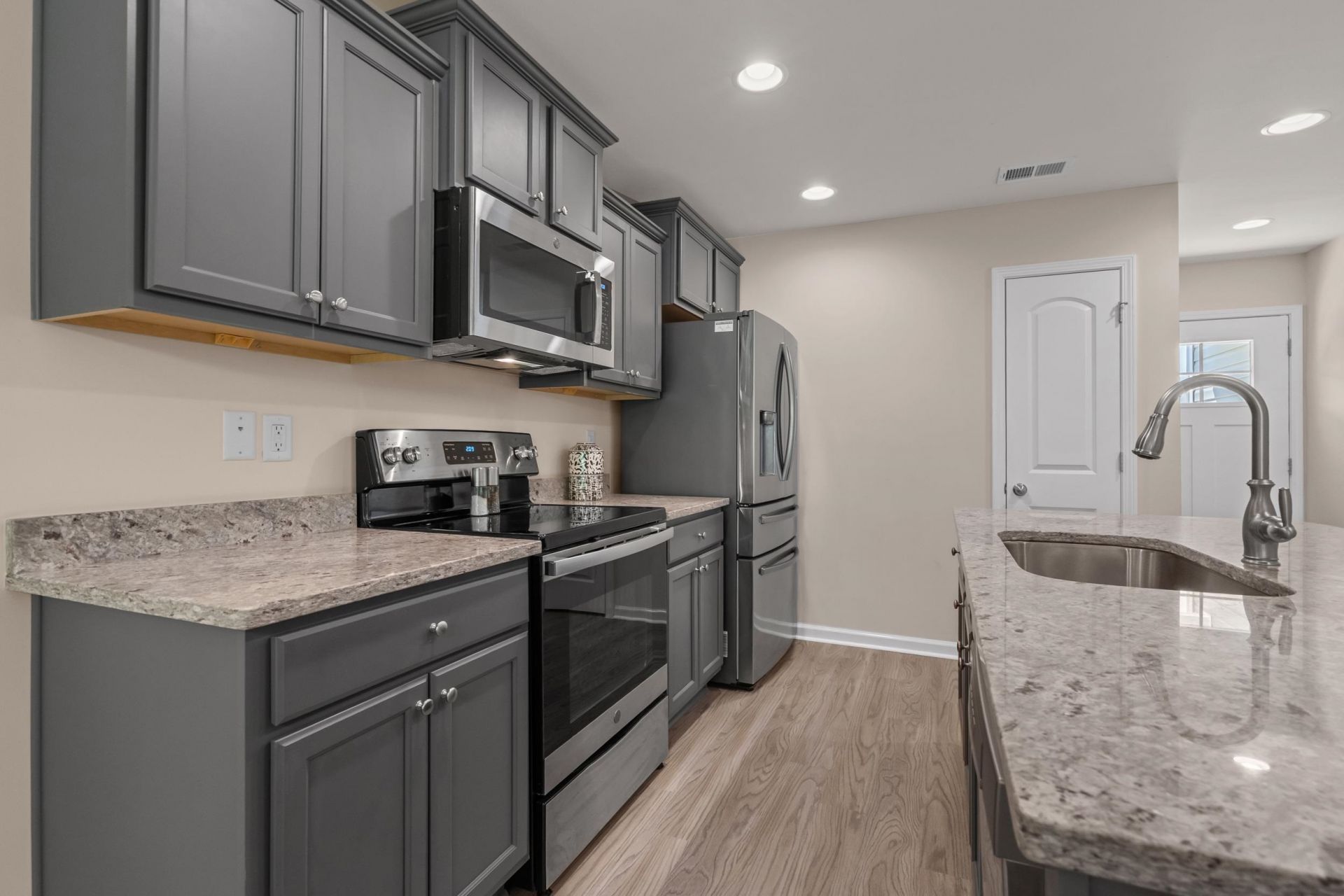 124 Machrie Loop Photo 13