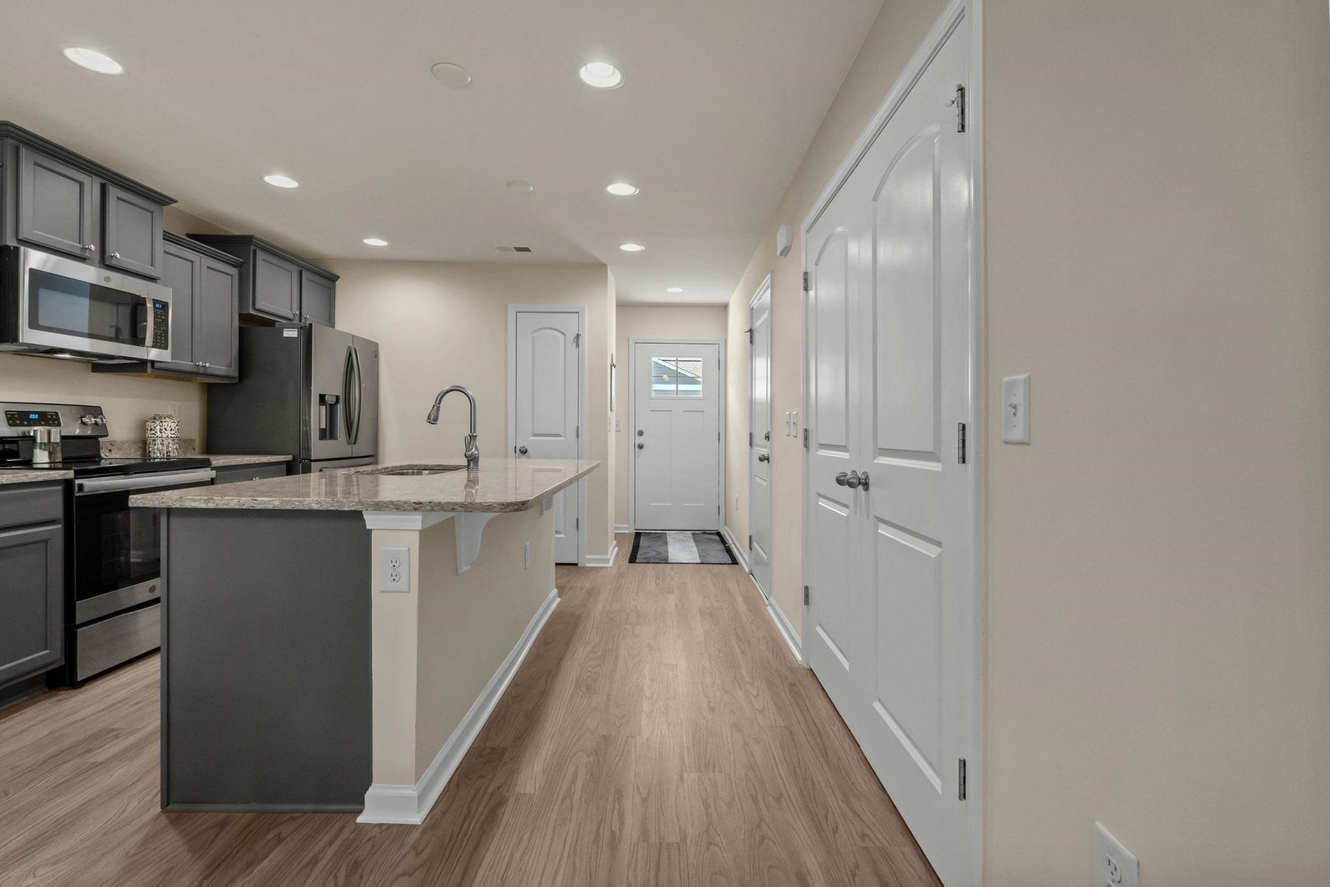 124 Machrie Loop Photo 7