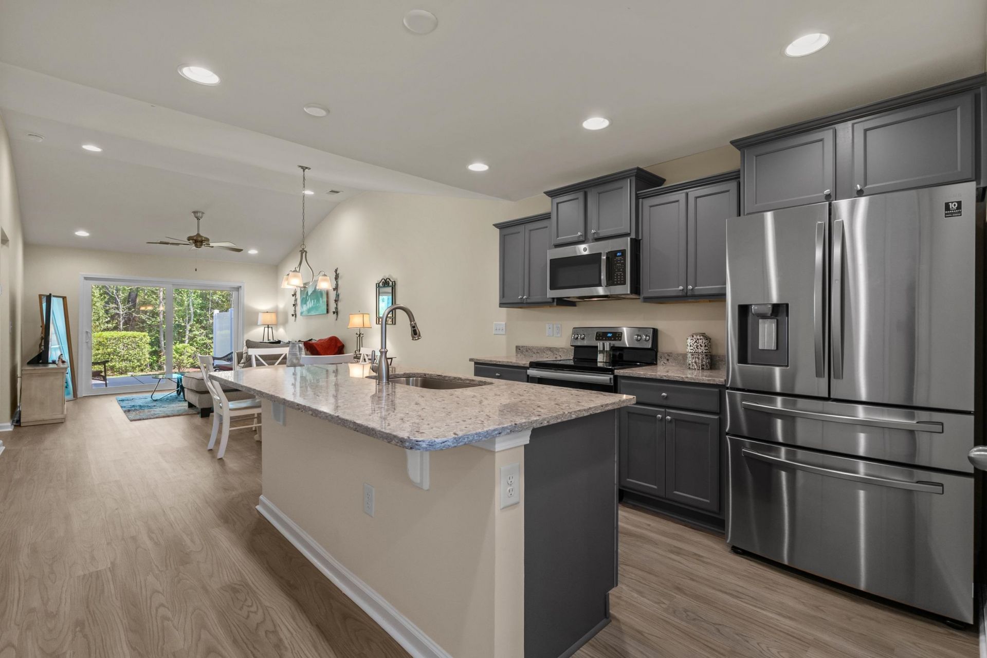 124 Machrie Loop Photo 8