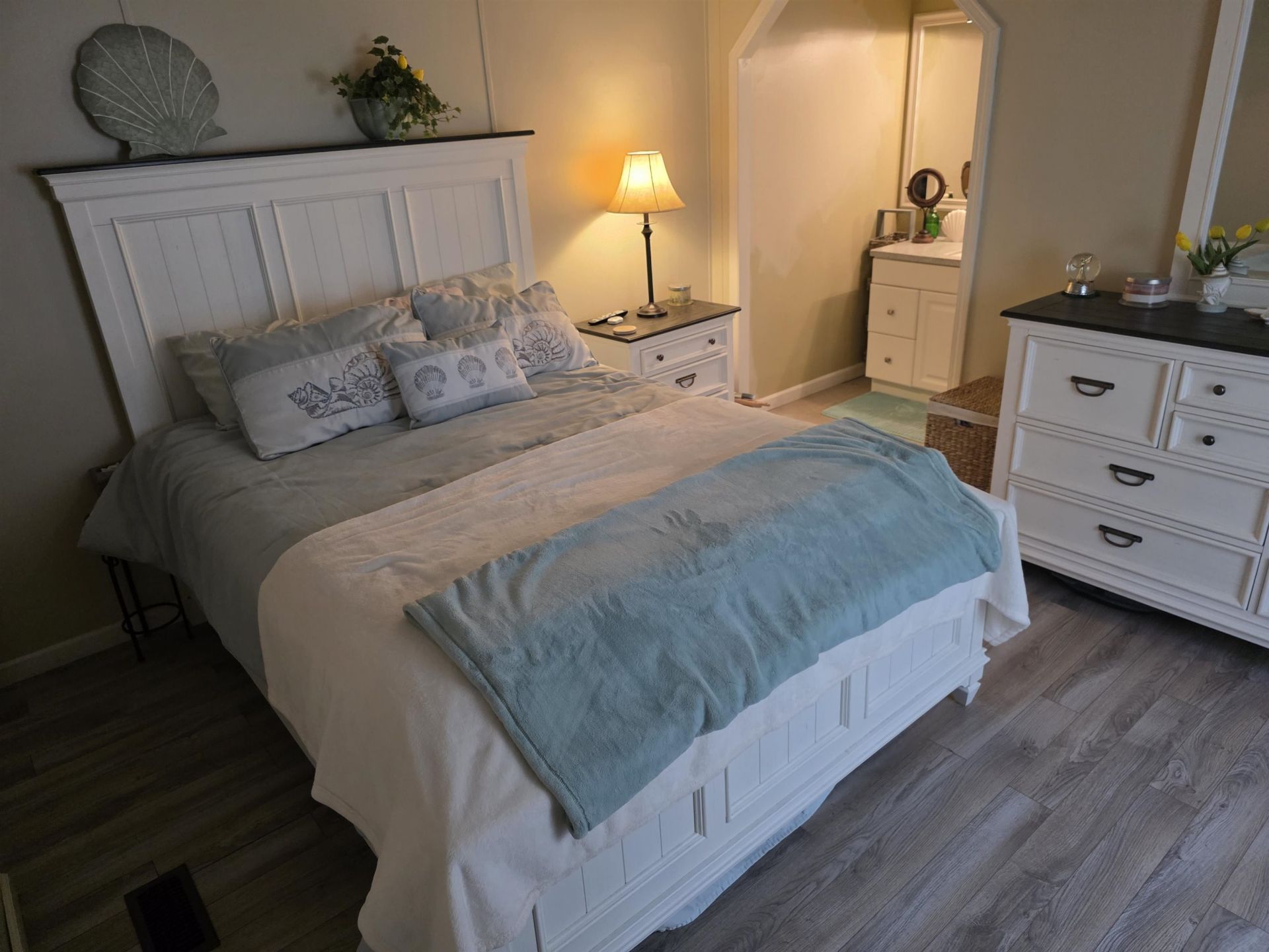 3267 Lyndon Dr. Photo 4