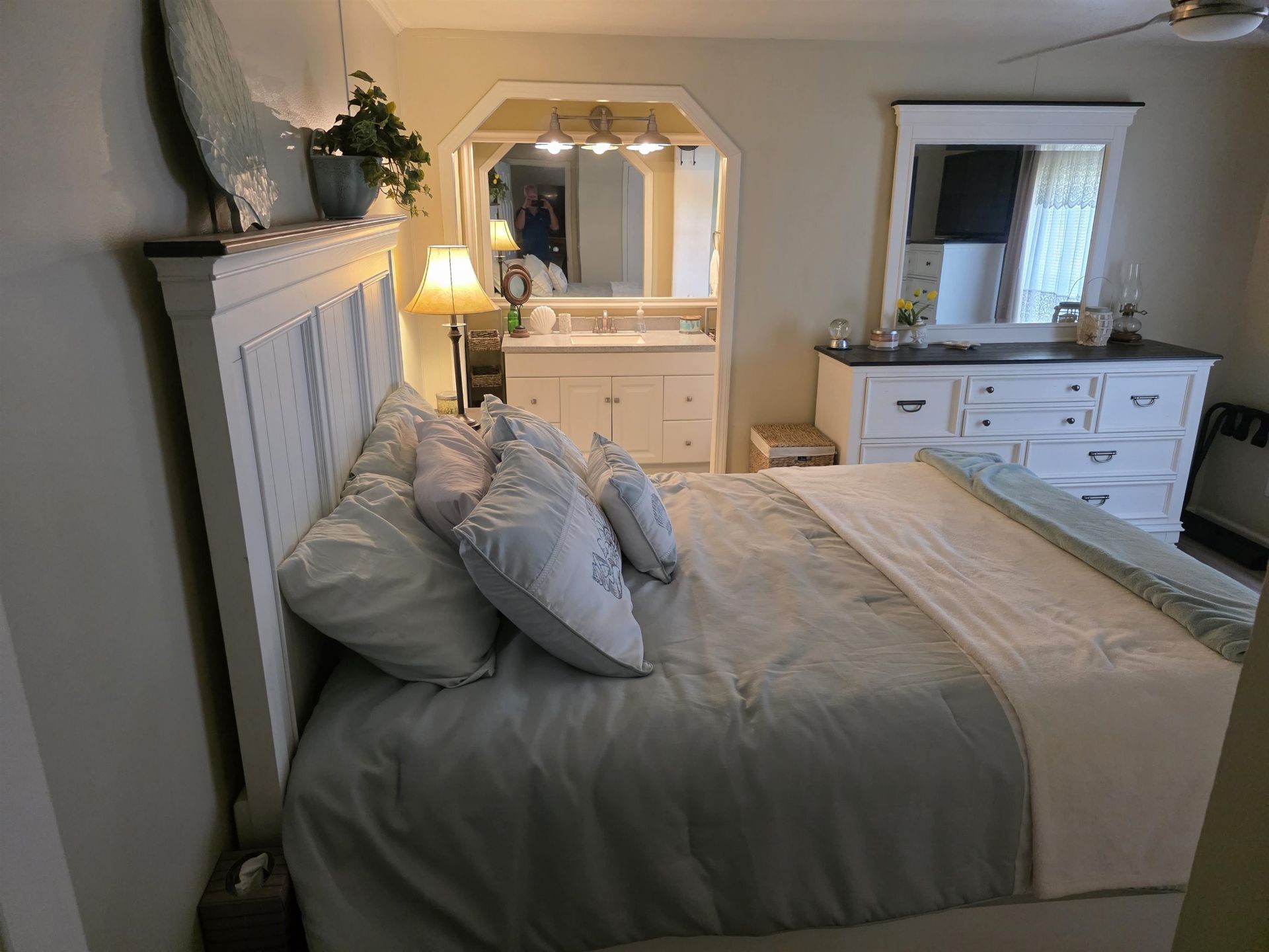 3267 Lyndon Dr. Photo 5