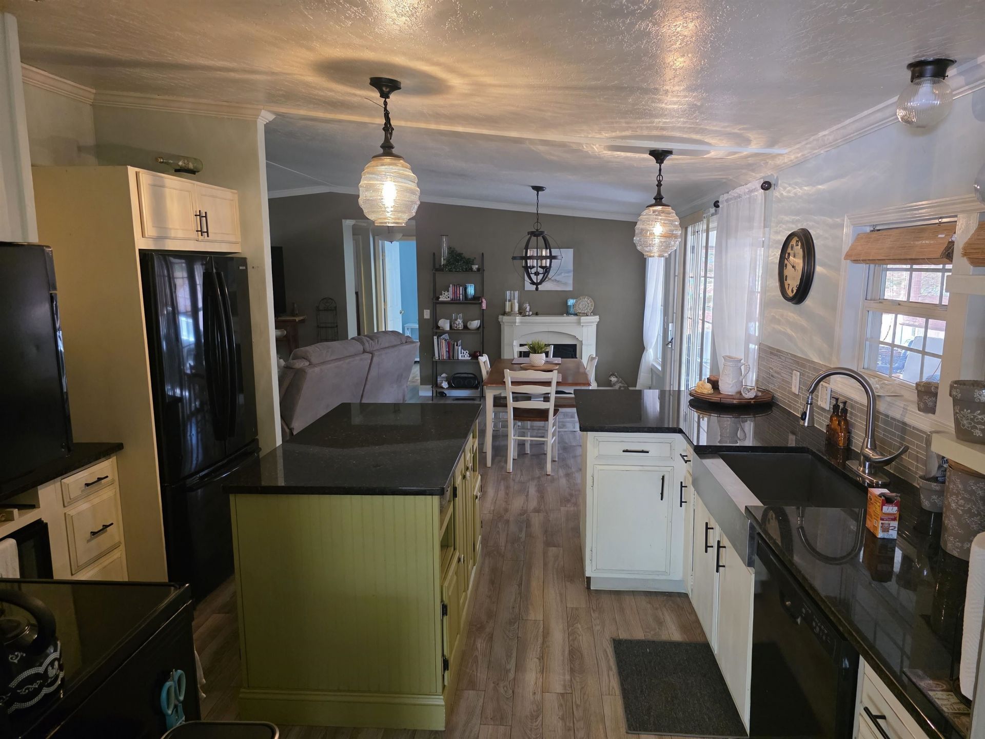 3267 Lyndon Dr. Photo 9