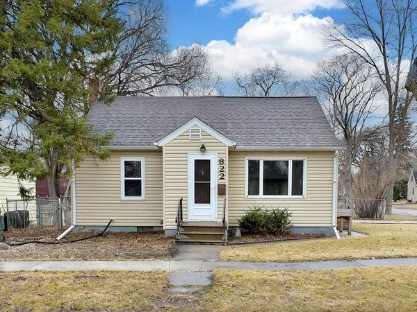 822 1st Street S, Moorhead, MN 56560