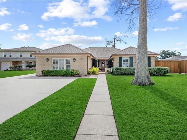 304 GLENMEADE Court, Gretna, LA 70056
