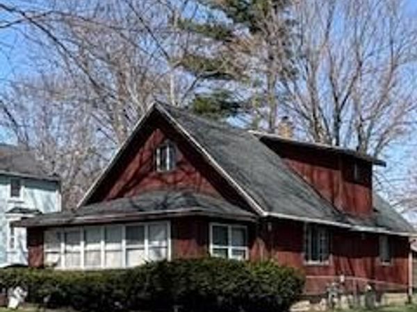 204 W Berry Avenue, Lansing, MI 48910