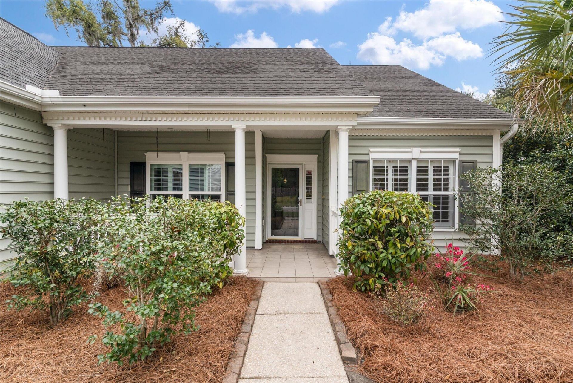 127 Carolinian Drive Photo 4