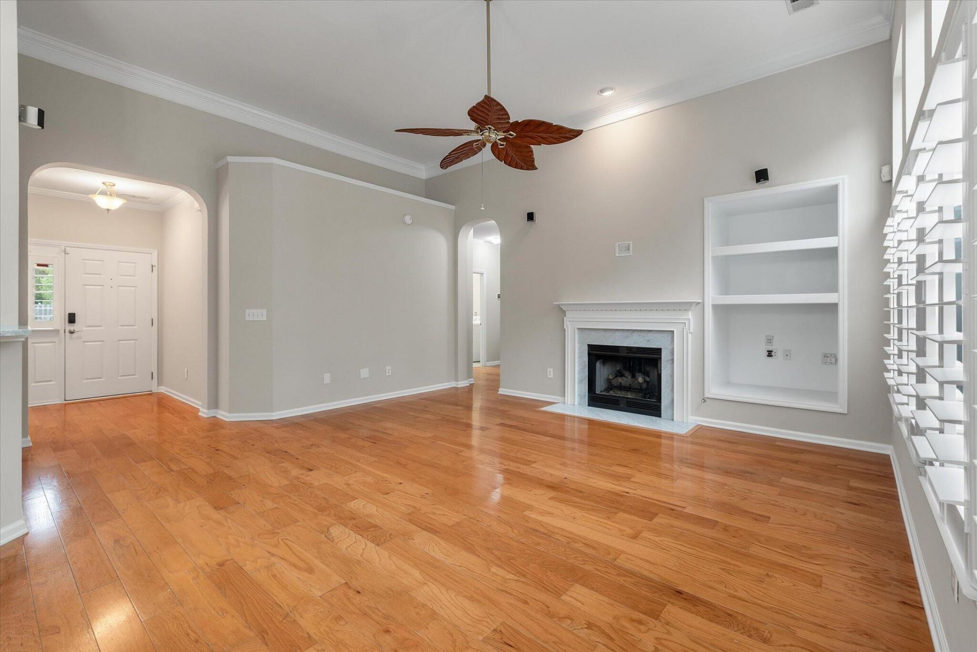 127 Carolinian Drive Photo 5