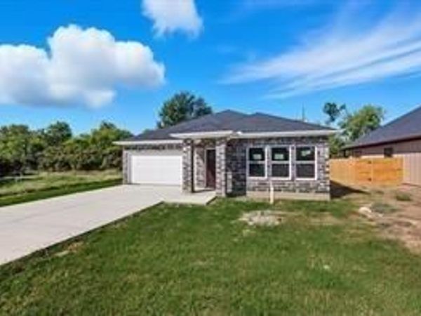 2512 Sheraton Drive, Fort Worth, TX 76105