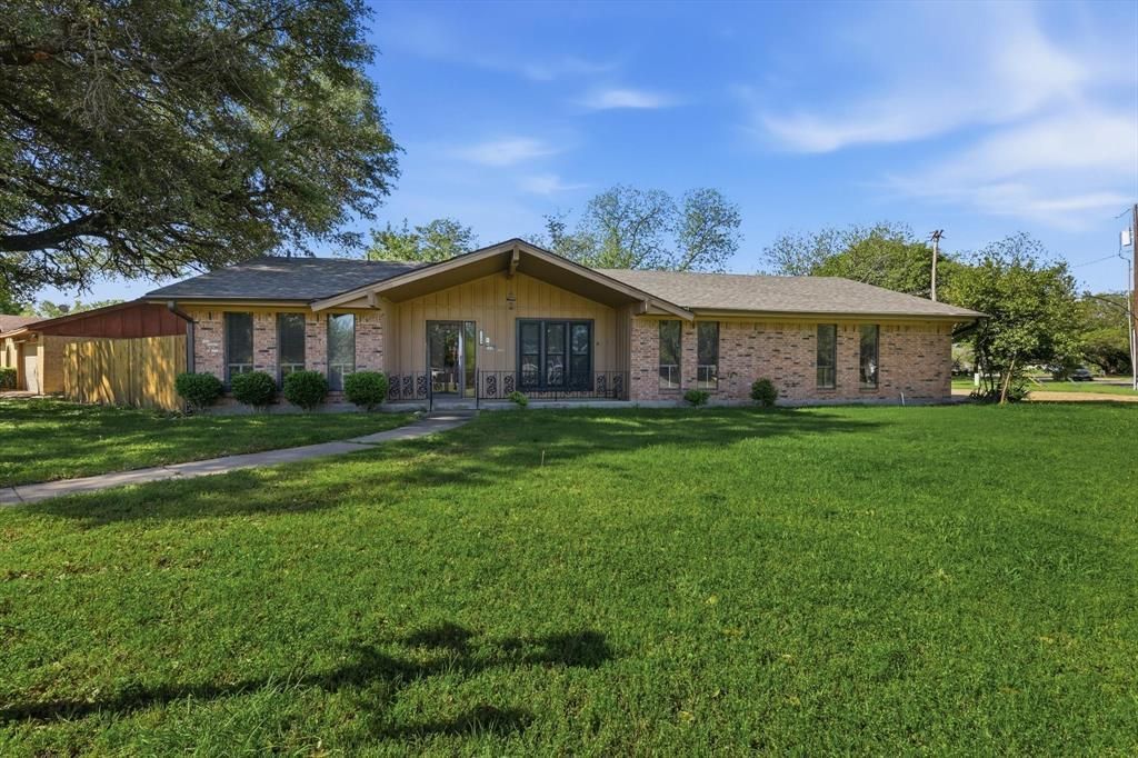 1119 W Westhill Drive, Cleburne, TX 76033 Main Photo