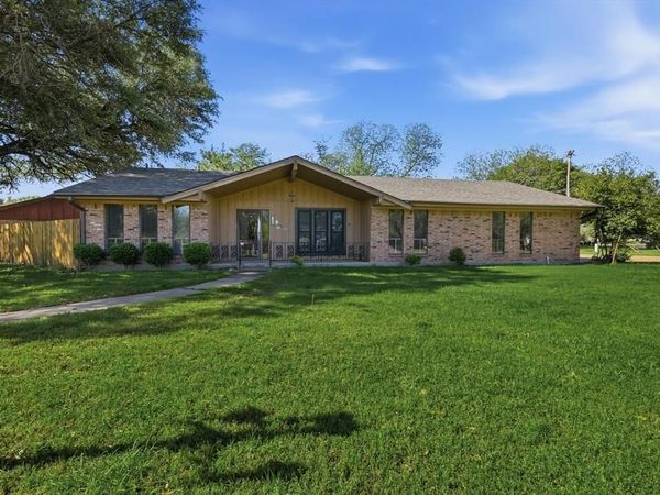 1119 W Westhill Drive, Cleburne, TX 76033