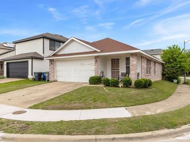 210 Cliff Heights Circle, Dallas, TX 75241