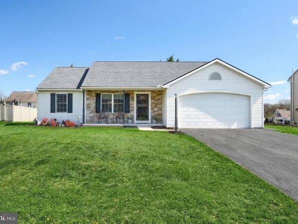 115 AUSTIN DRIVE, MOUNT WOLF, PA 17347