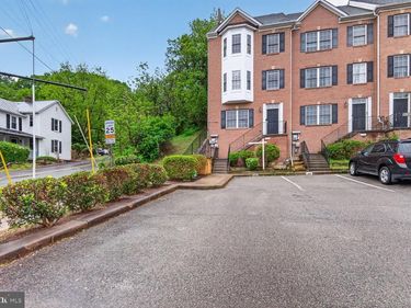 300 CENTER LANE, OCCOQUAN, VA 22125