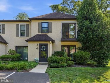 8 SUMMIT DRIVE, BRYN MAWR, PA 19010