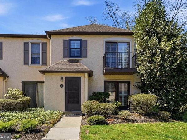 8 SUMMIT DRIVE , BRYN MAWR, PA 19010