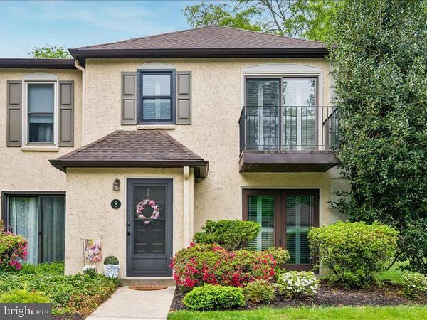 8 SUMMIT DRIVE, BRYN MAWR, PA 19010