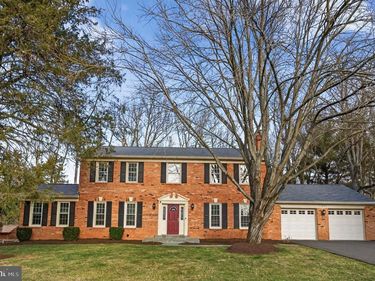 11922 HOLLY SPRING DRIVE , GREAT FALLS, VA 22066