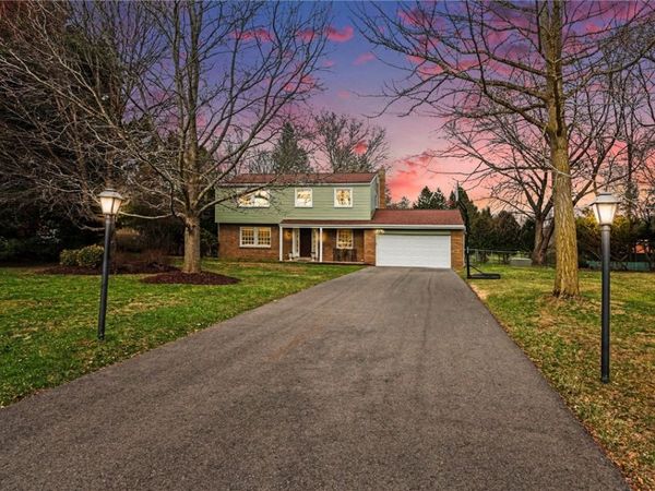 16 Musket Lane, Pittsford, NY 14534