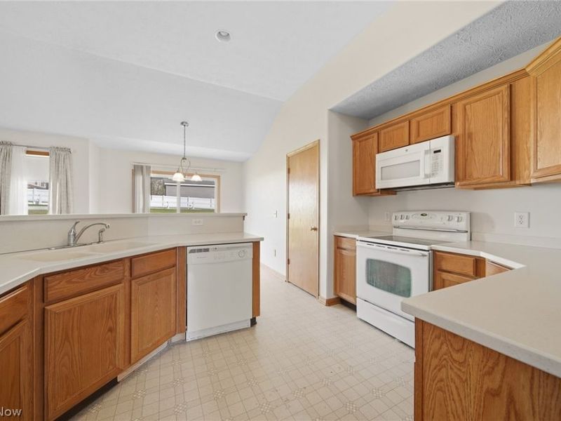 12254 San Marino Avenue NW, Uniontown, OH 44685 Photo 10