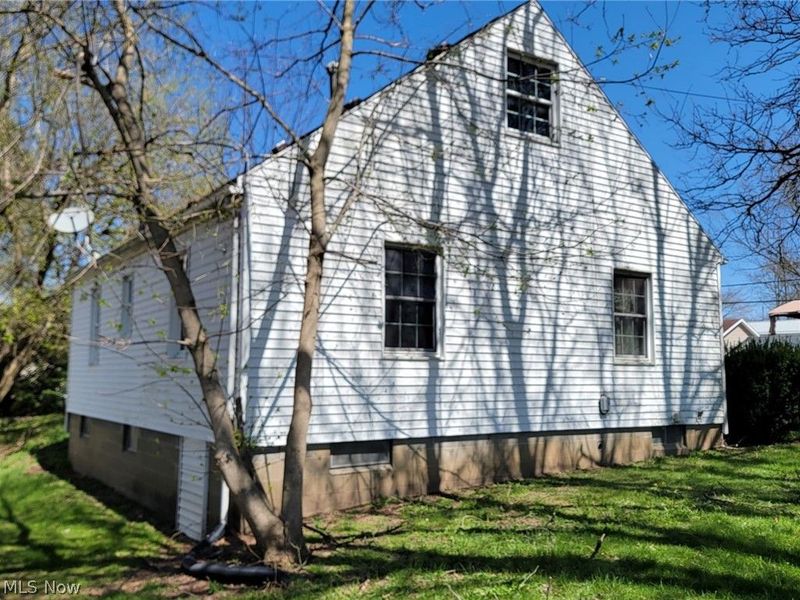 2650 30th Street SW, Akron, OH 44314 Photo 3