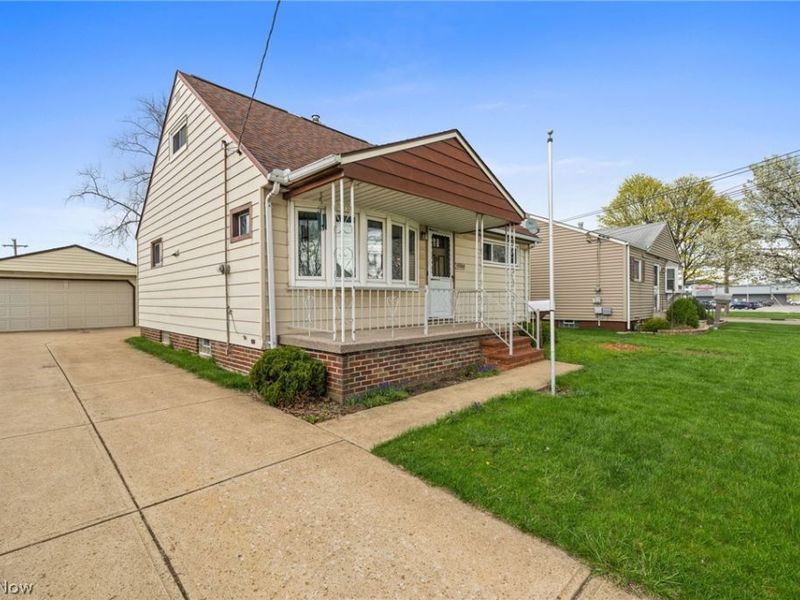 15268 Muskingum Boulevard, Brook Park, OH 44142 Photo 2