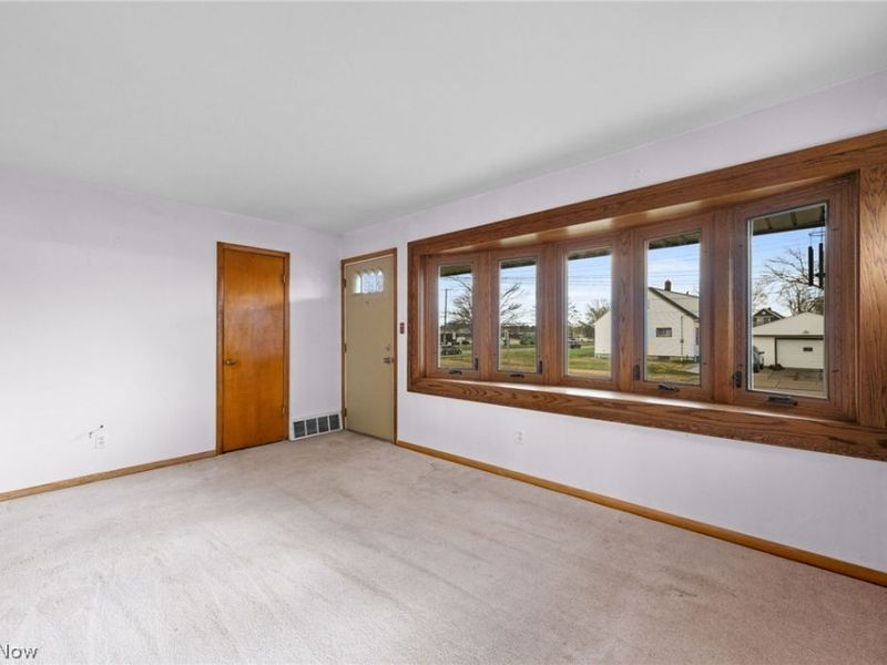 15268 Muskingum Boulevard, Brook Park, OH 44142 Photo 3