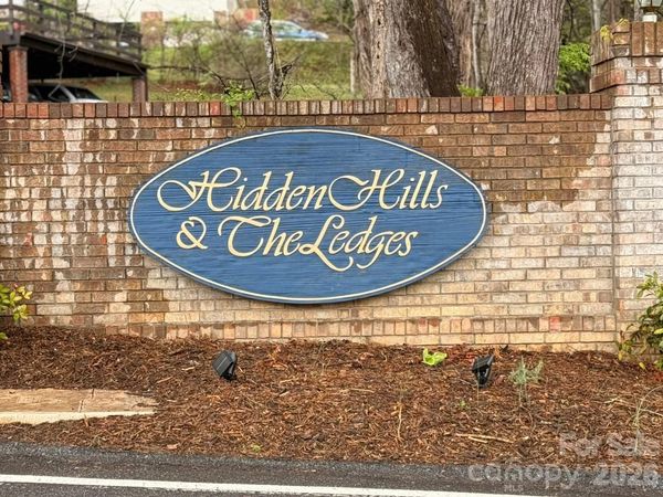 000 Ridgeview Drive , Hendersonville, NC 28791