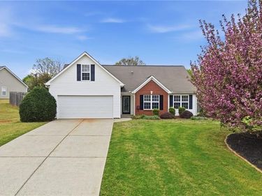 5828 Meadowfield Trace, Flowery Branch, GA 30542