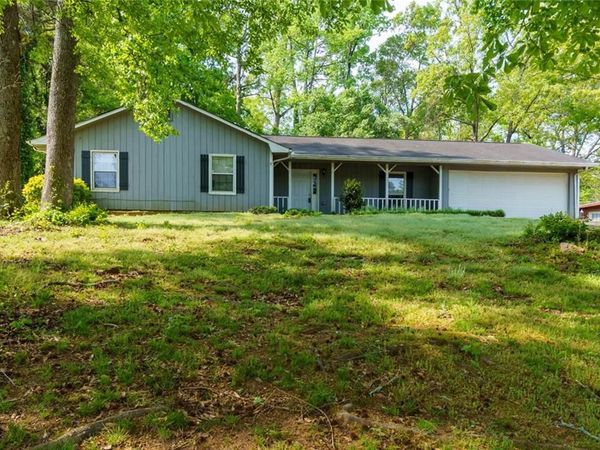 20 Lakeside Drive, Ellenwood, GA 30294