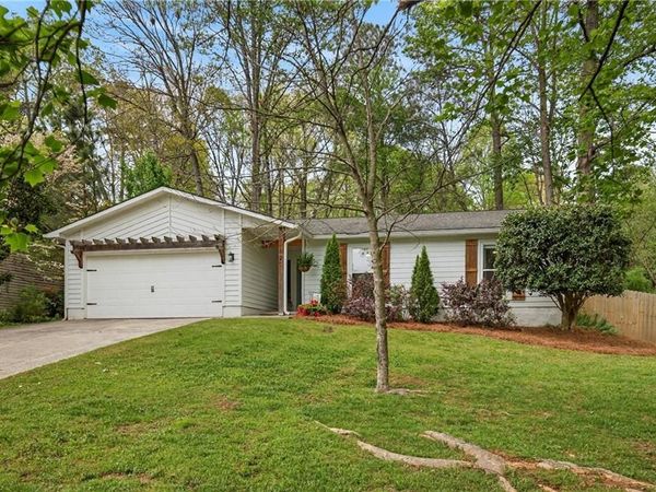 825 Lake Forest Circle, Roswell, GA 30076