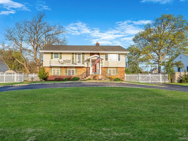 146 Awixa Avenue , Bay Shore, NY 11706