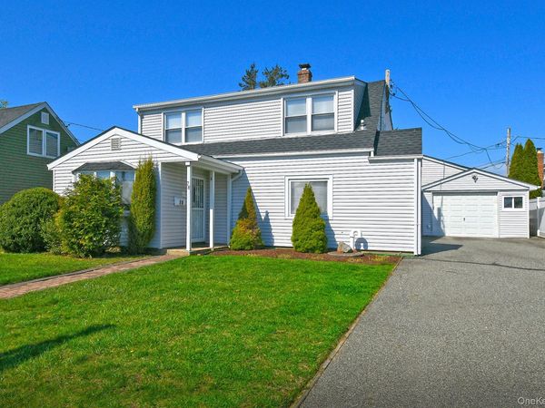 78 Center Lane, Levittown, NY 11756