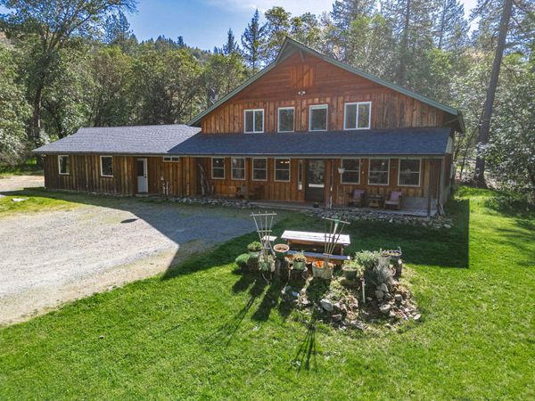 267 Grays Creek Road, Grants Pass, OR 97527
