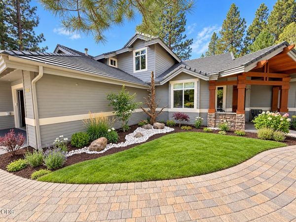 19449 Ironwood Circle, Bend, OR 97702