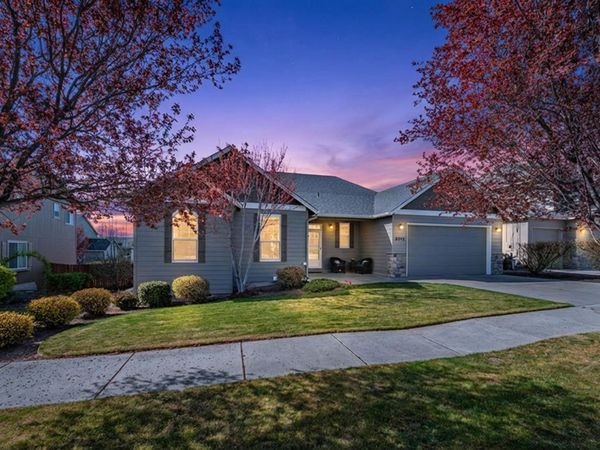 2372 NW Hazelwood Avenue, Redmond, OR 97756