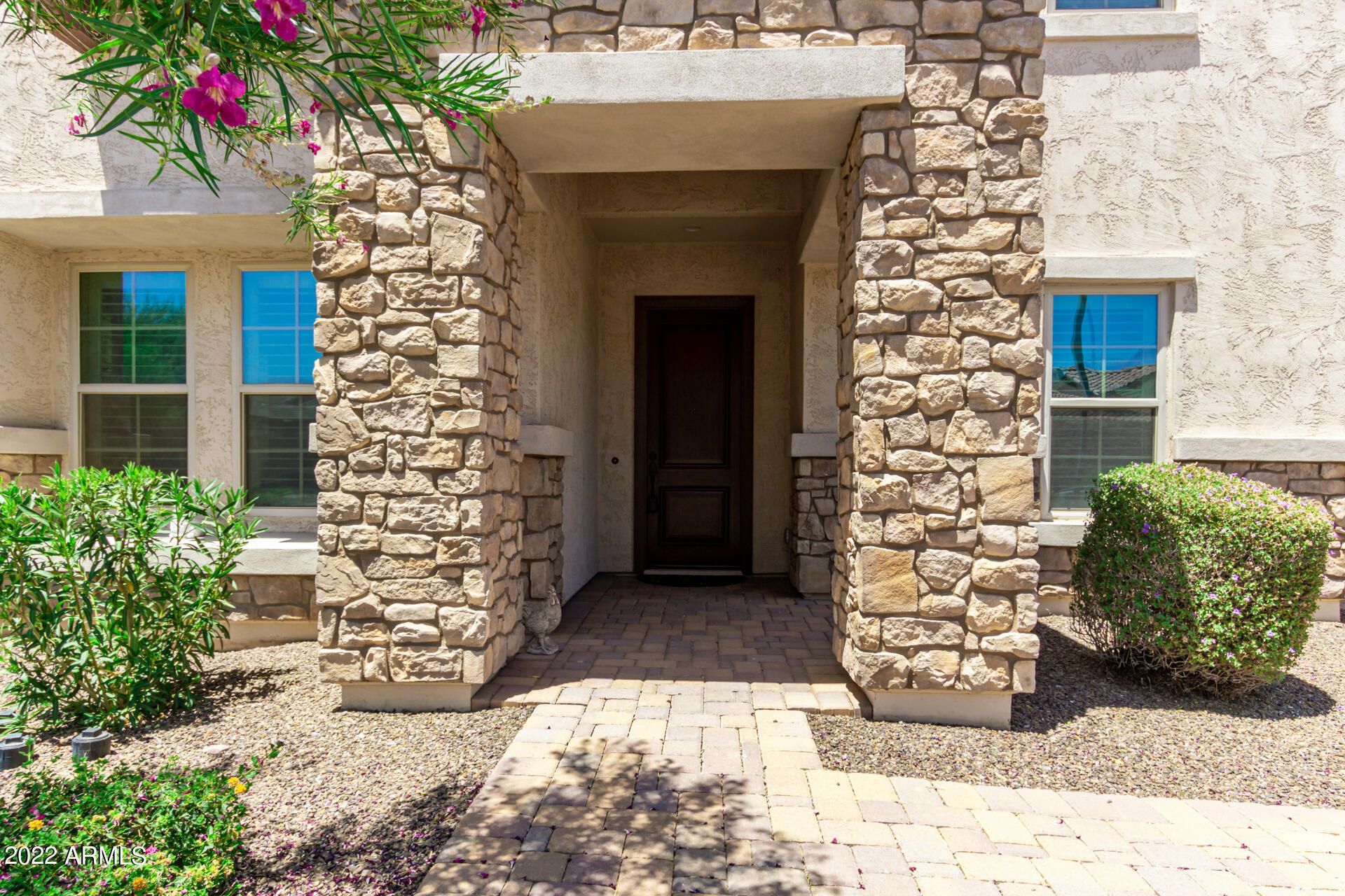 882 E Parkview Drive, Gilbert, AZ 85295 Main Photo